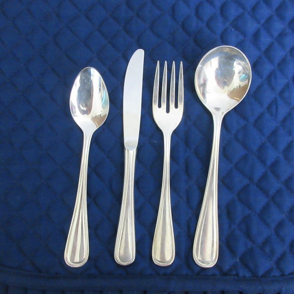 Oneida 18/10 New Rim USA Knife, Fork, Teaspoon, Soup Spoon 4-Piece Flatware Set